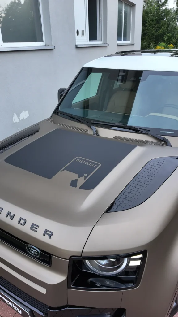 Land Rover Defender 110 z satynową folią PPF – realizacja Carspersky Gdańsk